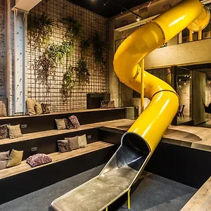 Upstairs Hotel Ostende