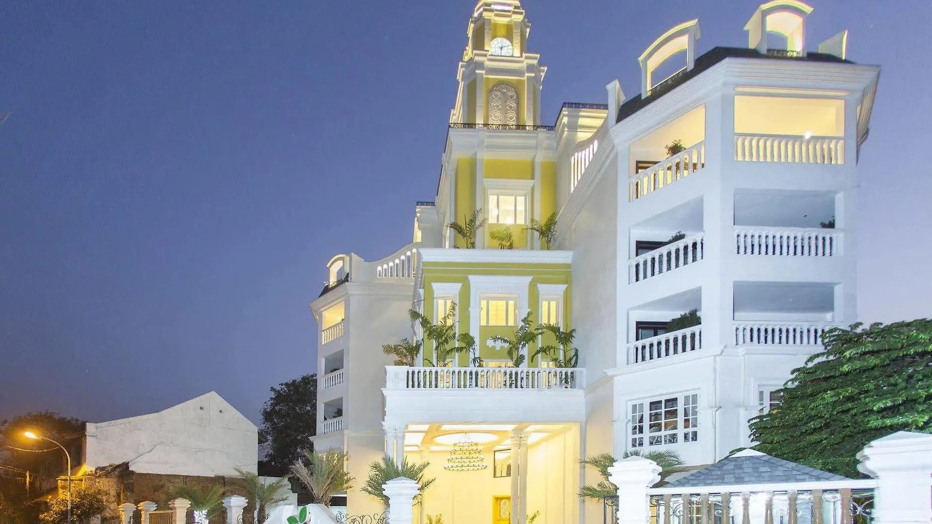 Fragrant Nature Kochi - A Five Star Classified Hotel India