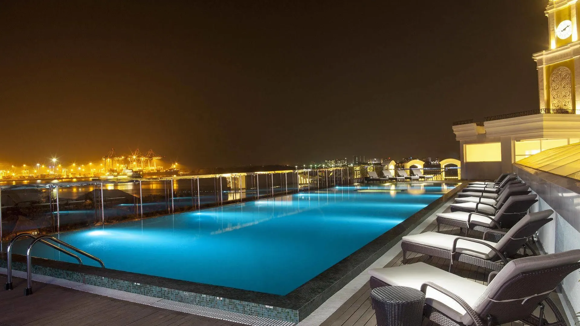 Fragrant Nature Kochi - A Five Star Classified Hotel 5*,